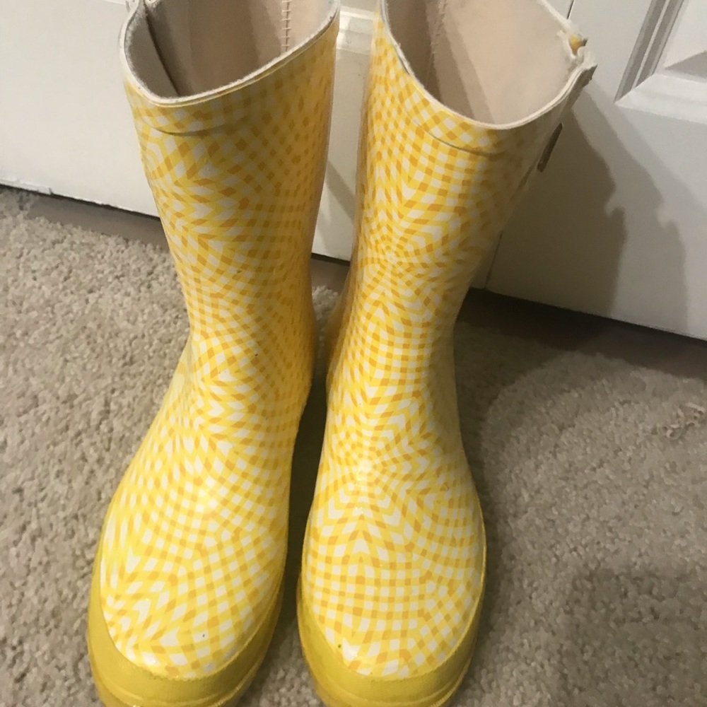 NEW still in original packaging ShedRain yellow rain boots.